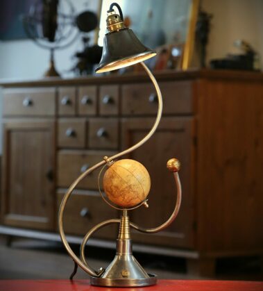 Lampe globe terrestre style Art Nouveau