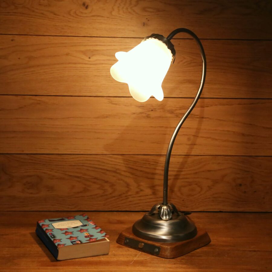 Lampe artisanale Art Déco fleur inspiration végétale