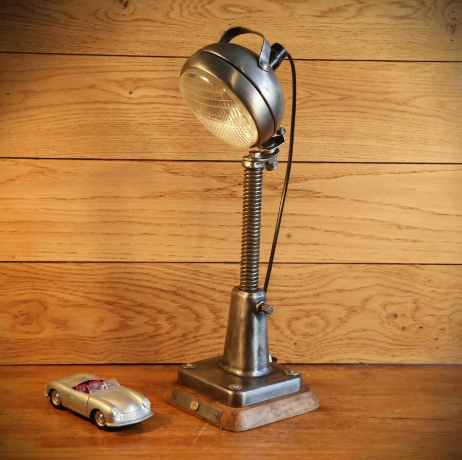 Lampe artisanale articulée phare vintage