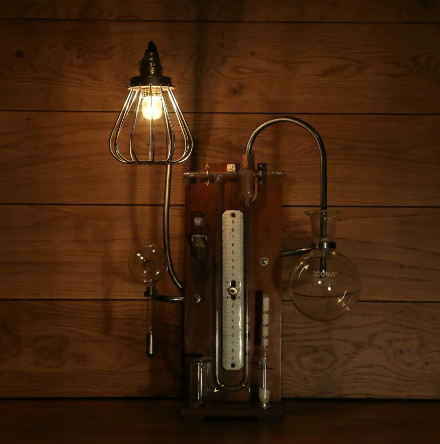 Lampe artisanale cabinet de curiosités laboratoire de chimie