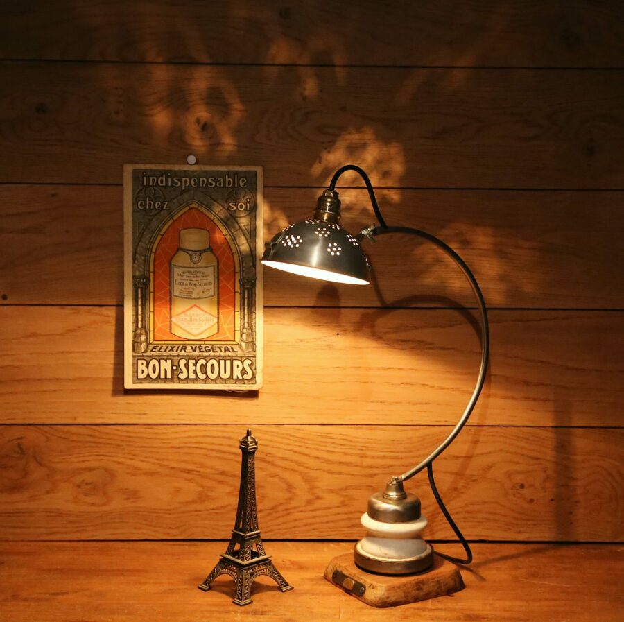 Lampe de chevet métal , porcelaine et bois massif