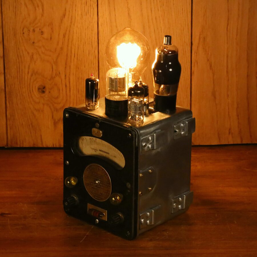 Lampe de créateur Steampunk vintage ohmmètre métal et bakélite