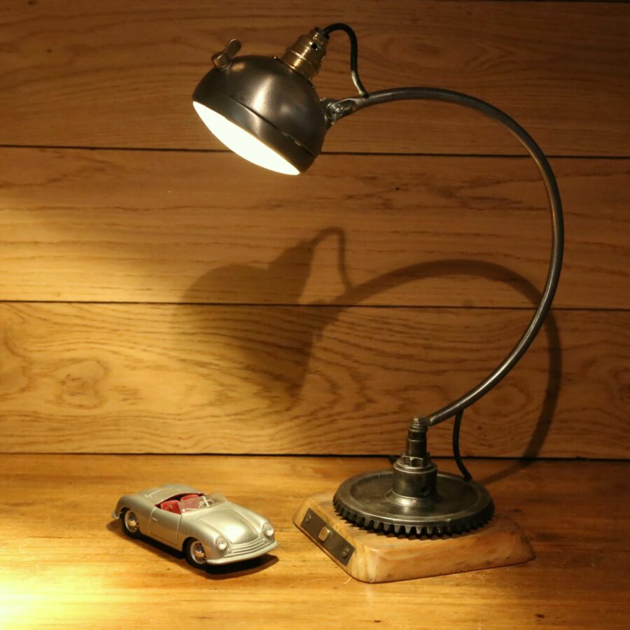 Lampe de créateur phare mobylette vintage et roue crantée industrielle