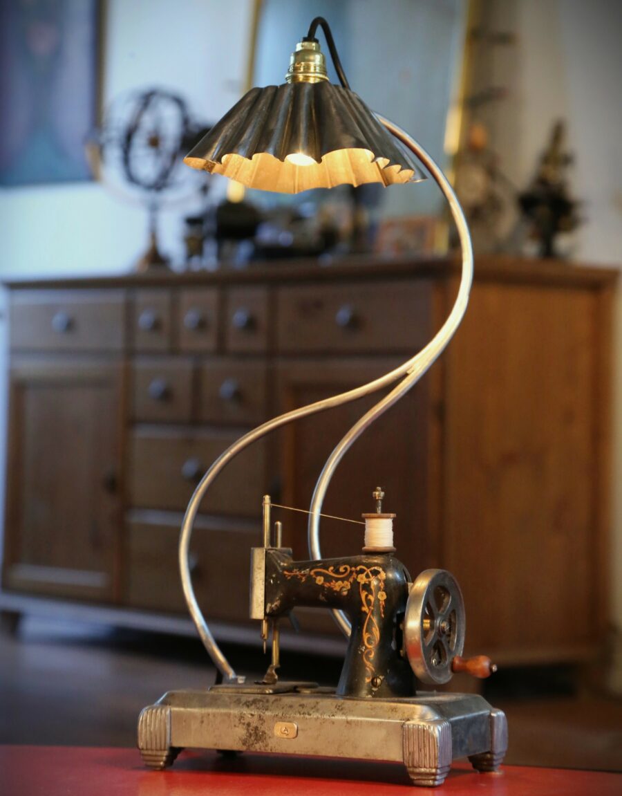 Lampe jouet machine à coudre Art Déco