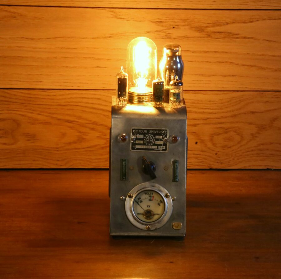 Lampe création Steampunk métal voltmètre lampes tubes radios TSF