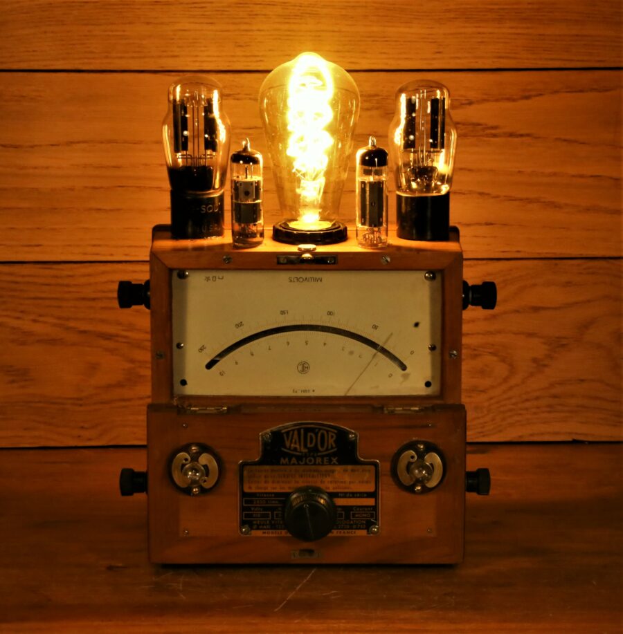 Lampe Steampunk instrument scientifique bois ampoule Edison