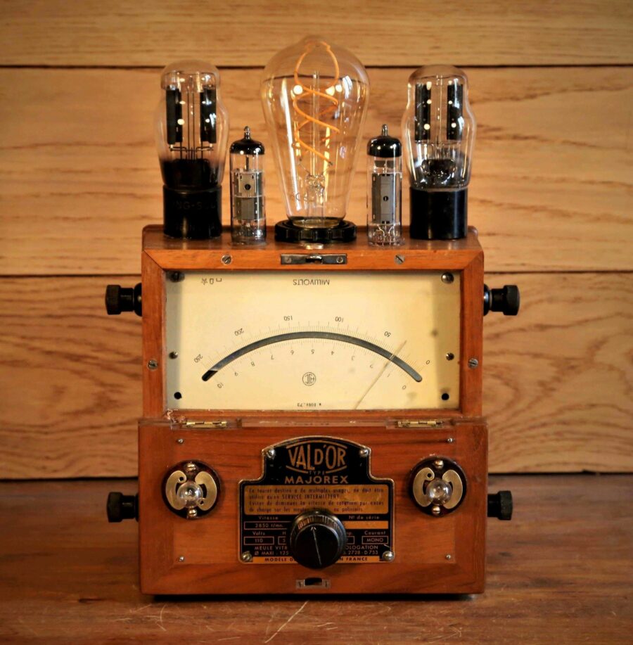 Lampe Steampunk instrument scientifique bois