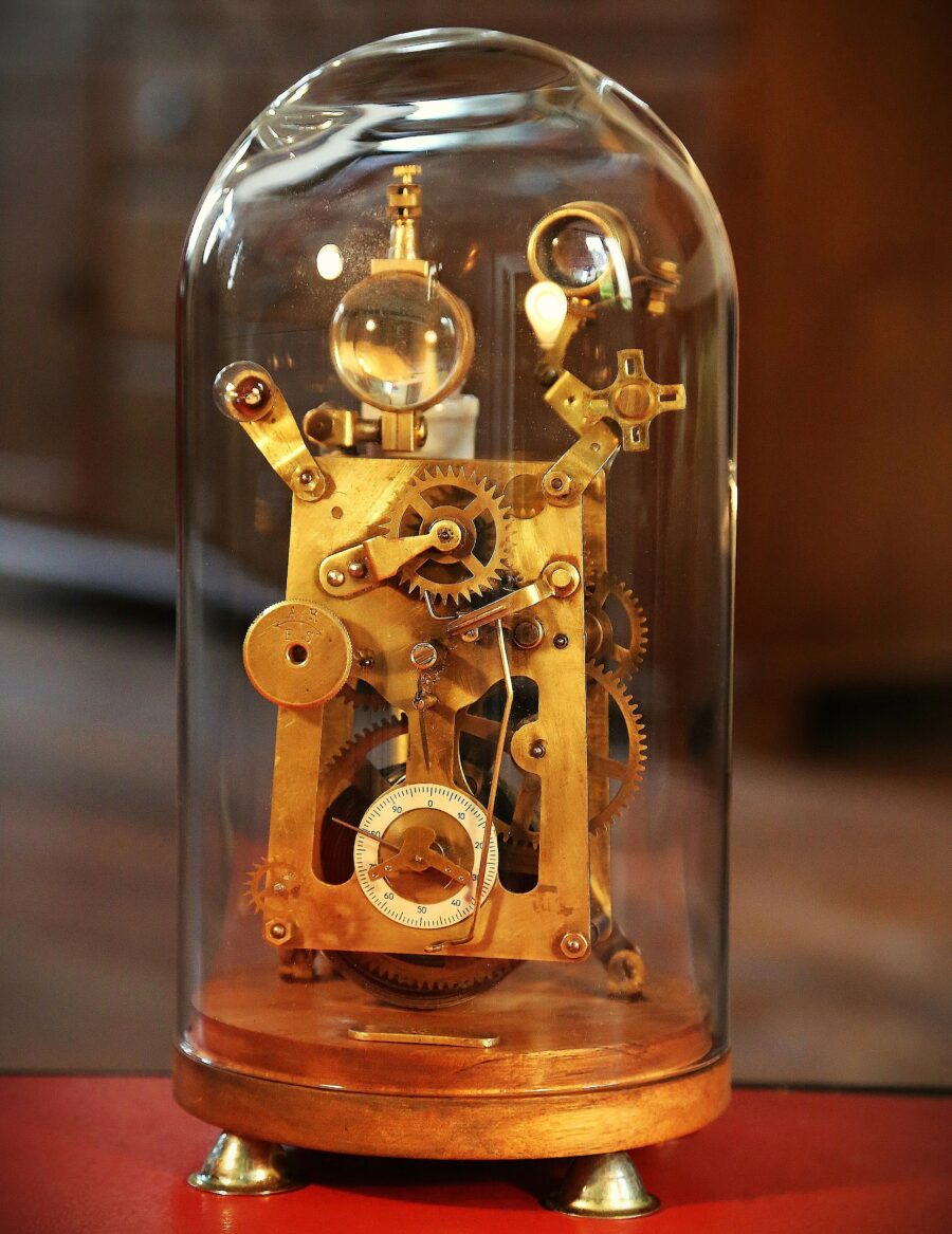 Lampe Steampunk mécanismes d'horlogerie sous globe