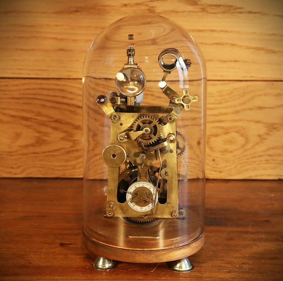 Lampe Steampunk mécanismes d'horlogerie sous globe