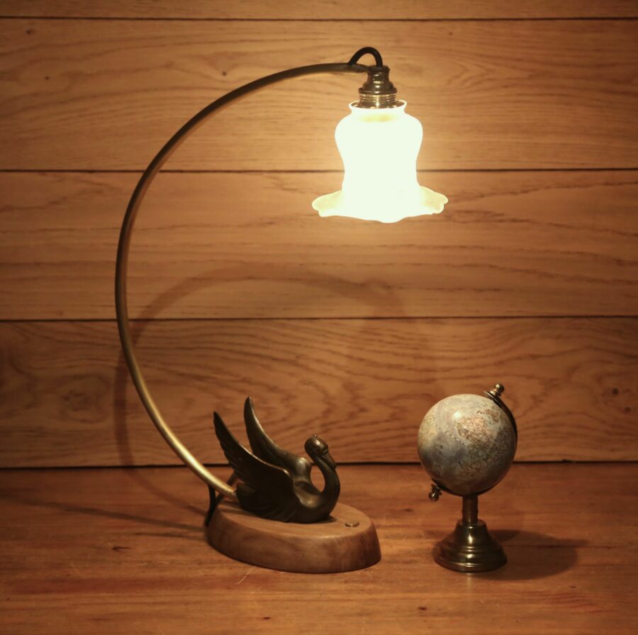 Création lampe Art Déco statue cygne laiton et bois